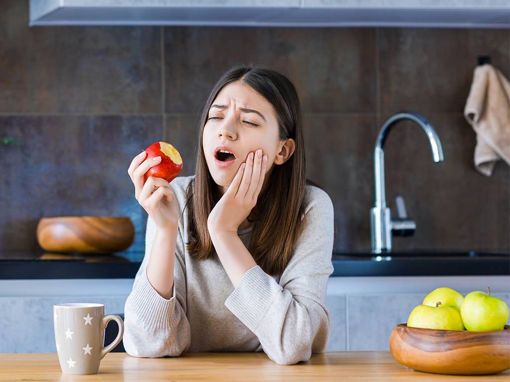 Tooth Pain When Chewing? Why a Small Crack Can Cause Big Problems